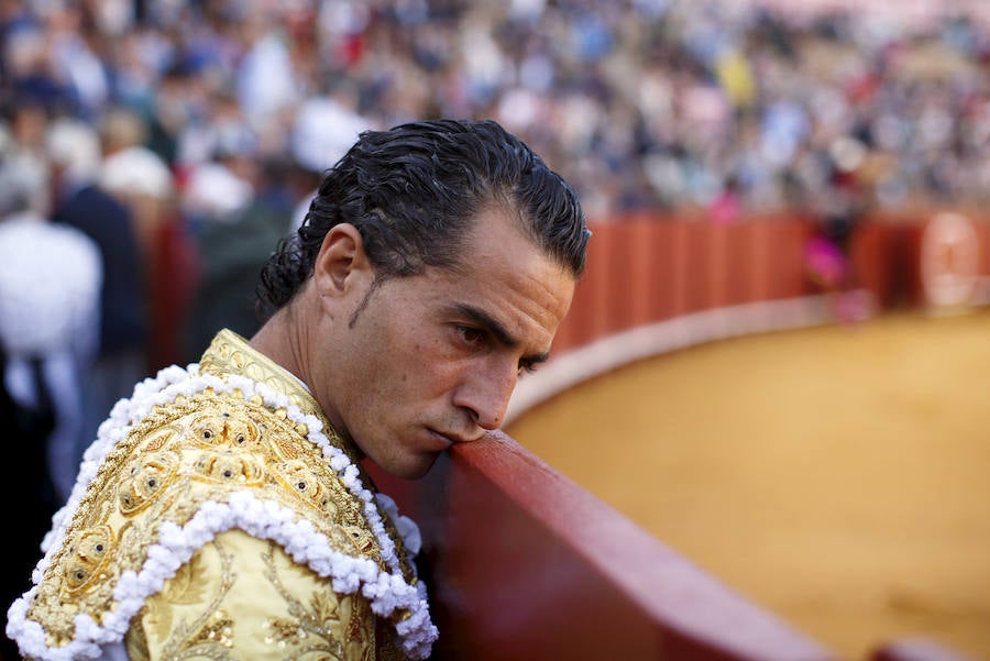 El torero español Iván Fandiño murió este sábado en el hospital de Mont-de-Marsan, en el suroeste de Francia, donde había ingresado tras sufrir una grave cornada durante una corrida en la localidad de Aire-sur-l'Adour, indicaron fuentes de los círculos taurinos. 