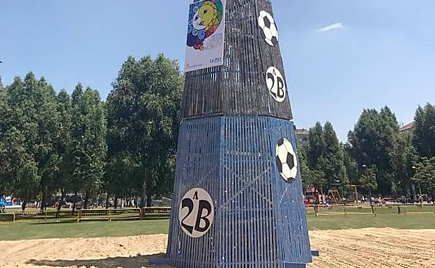 Imagen de la hoguera que se quemará esta madrugada.