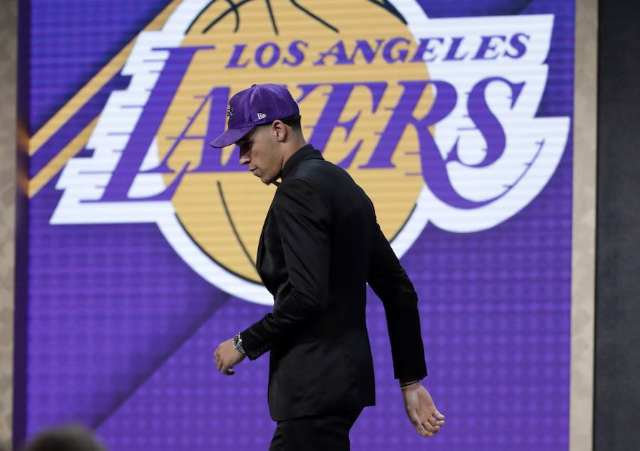 Lonzo Ball, seleccionado con el número 2 por los Lakers.