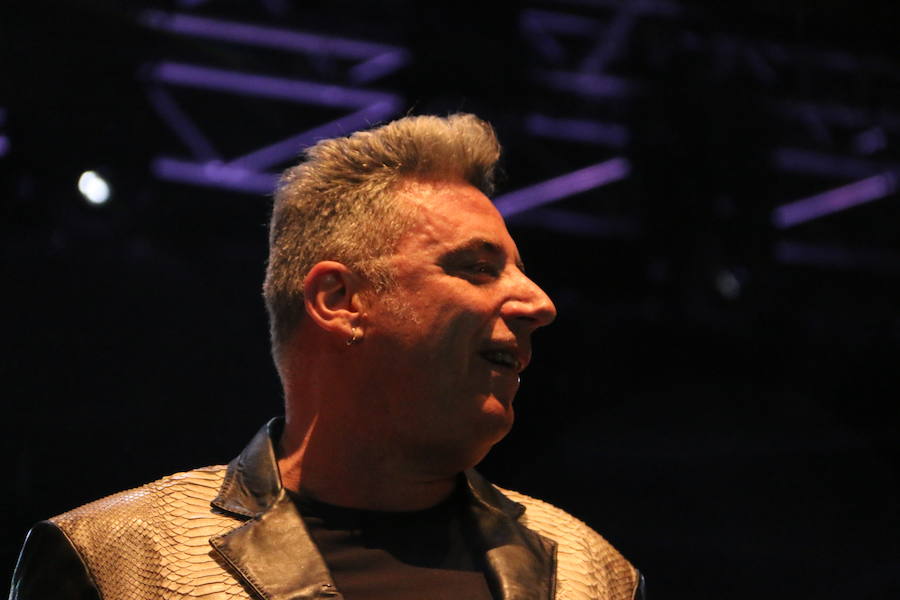 Loquillo encandila a León