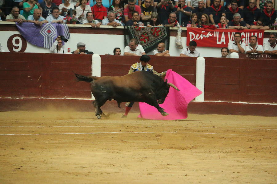 Las mejores imágenes de la corrida de toros de Fiestas de San Juan y San Pedro (II)