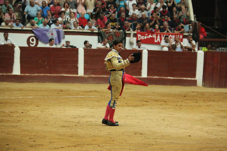 Las mejores imágenes de la corrida de toros de Fiestas de San Juan y San Pedro (II)