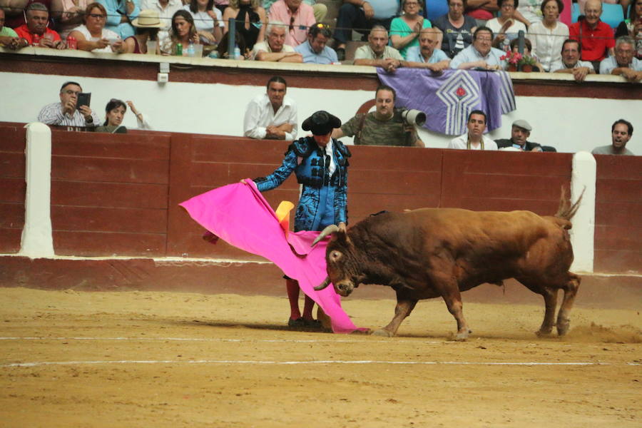 Las mejores imágenes de la corrida de toros de Fiestas de San Juan y San Pedro (II)