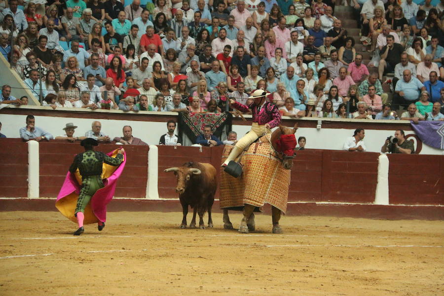 Las mejores imágenes de la corrida de toros de Fiestas de San Juan y San Pedro (II)
