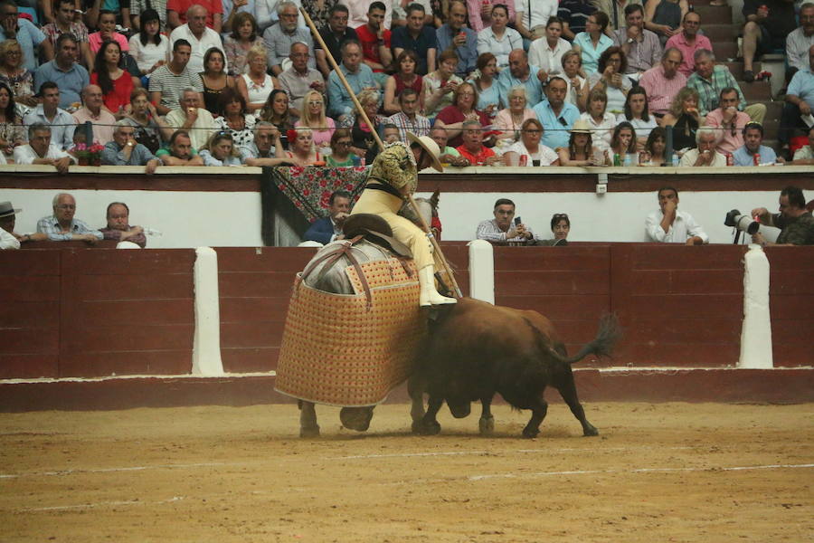 Las mejores imágenes de la corrida de toros de Fiestas de San Juan y San Pedro (II)