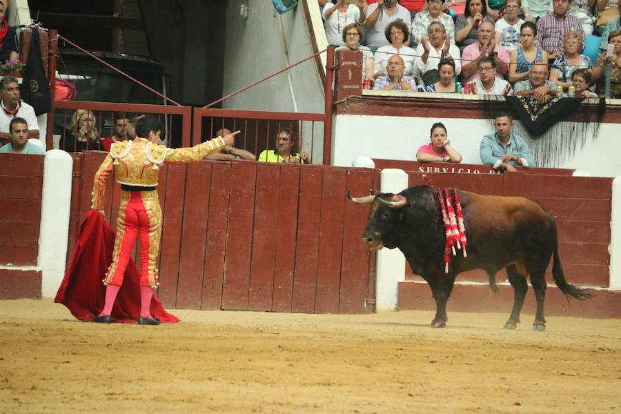 Las mejores imágenes de la corrida de toros de Fiestas de San Juan y San Pedro (II)