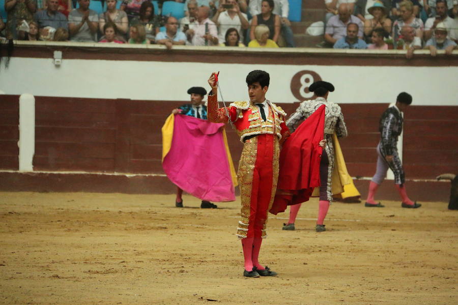 Las mejores imágenes de la corrida de toros de Fiestas de San Juan y San Pedro (II)