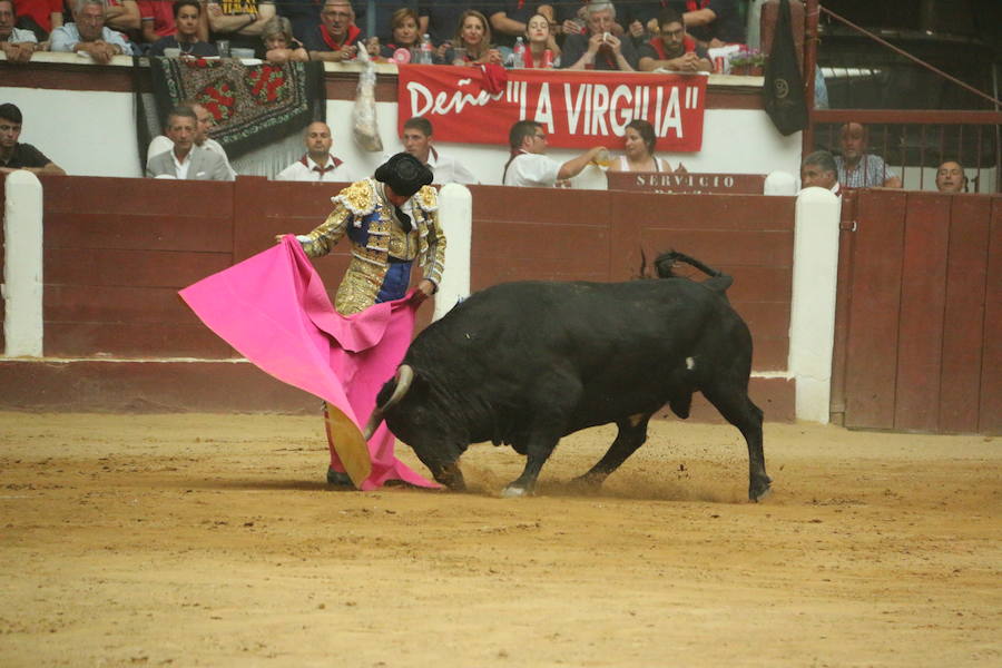 Las mejores fotos de la corrida de toros de Fiestas de San Juan y San Pedro