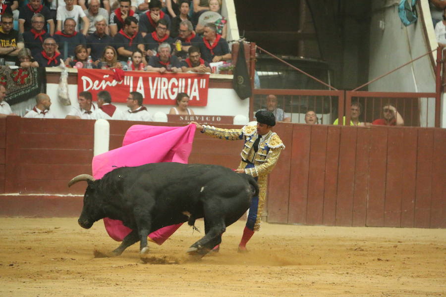 Las mejores fotos de la corrida de toros de Fiestas de San Juan y San Pedro
