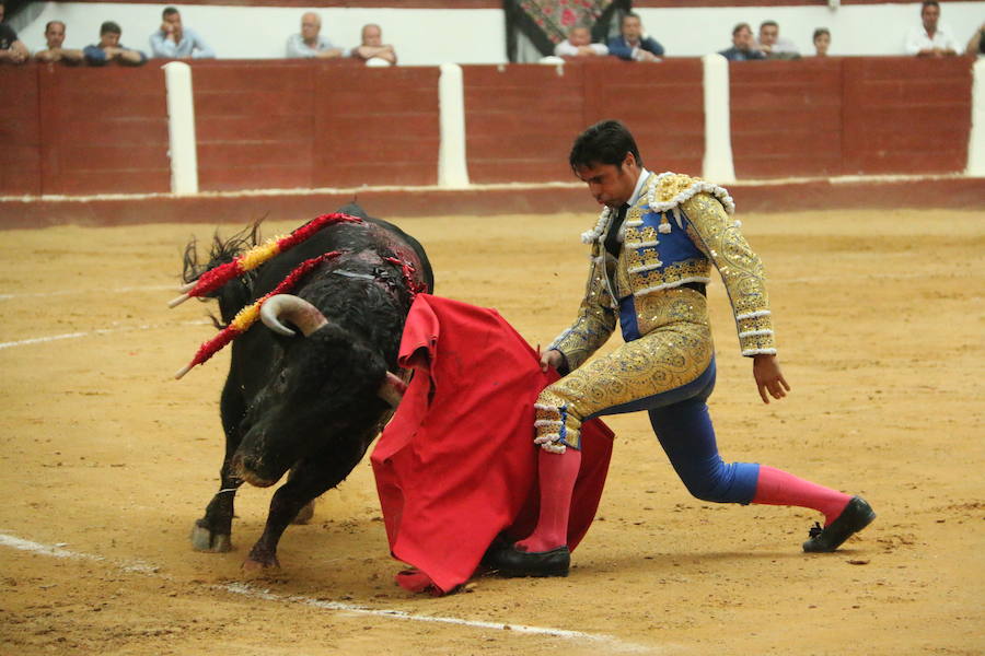 Las mejores fotos de la corrida de toros de Fiestas de San Juan y San Pedro