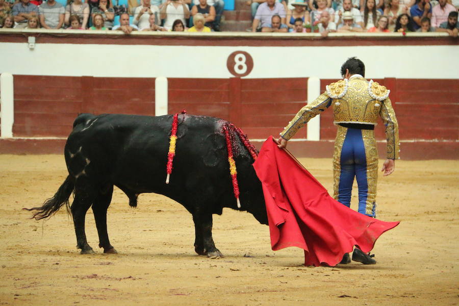 Las mejores fotos de la corrida de toros de Fiestas de San Juan y San Pedro