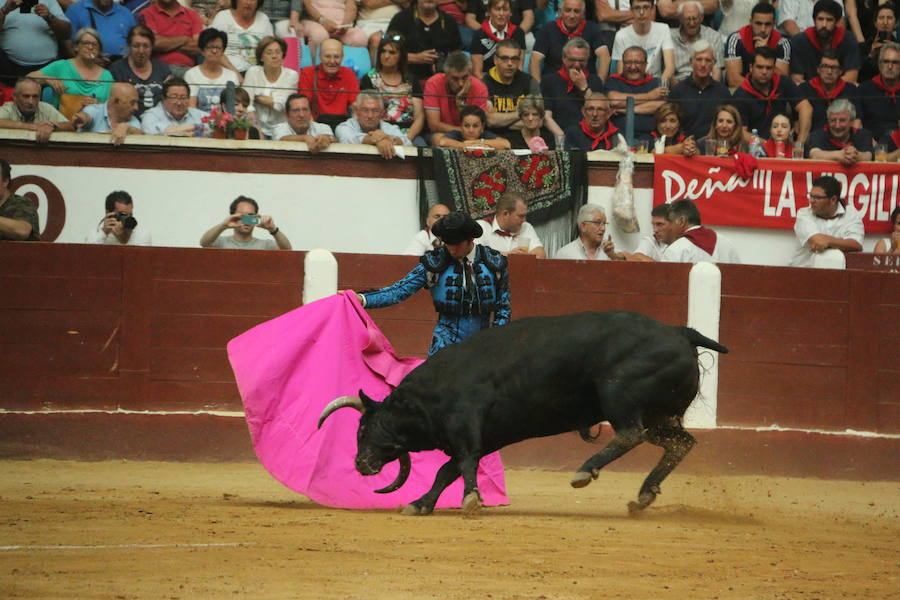 Las mejores fotos de la corrida de toros de Fiestas de San Juan y San Pedro