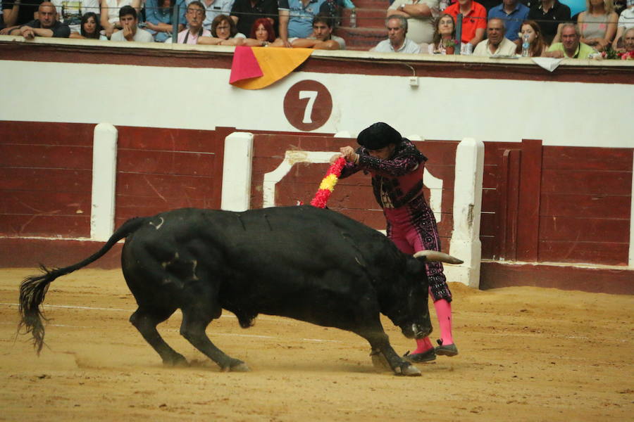 Las mejores fotos de la corrida de toros de Fiestas de San Juan y San Pedro