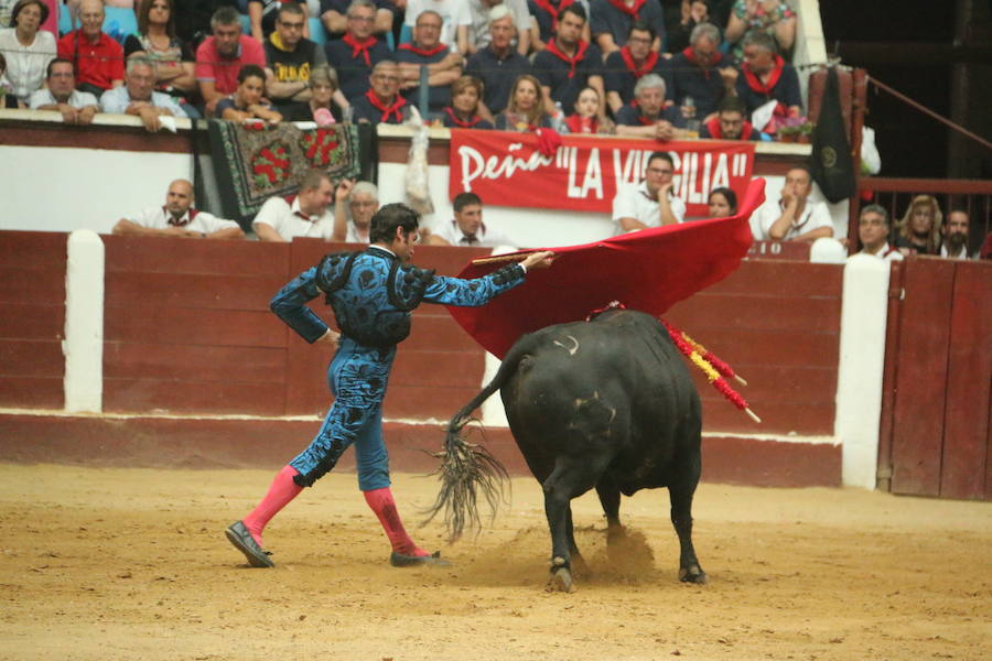 Las mejores fotos de la corrida de toros de Fiestas de San Juan y San Pedro