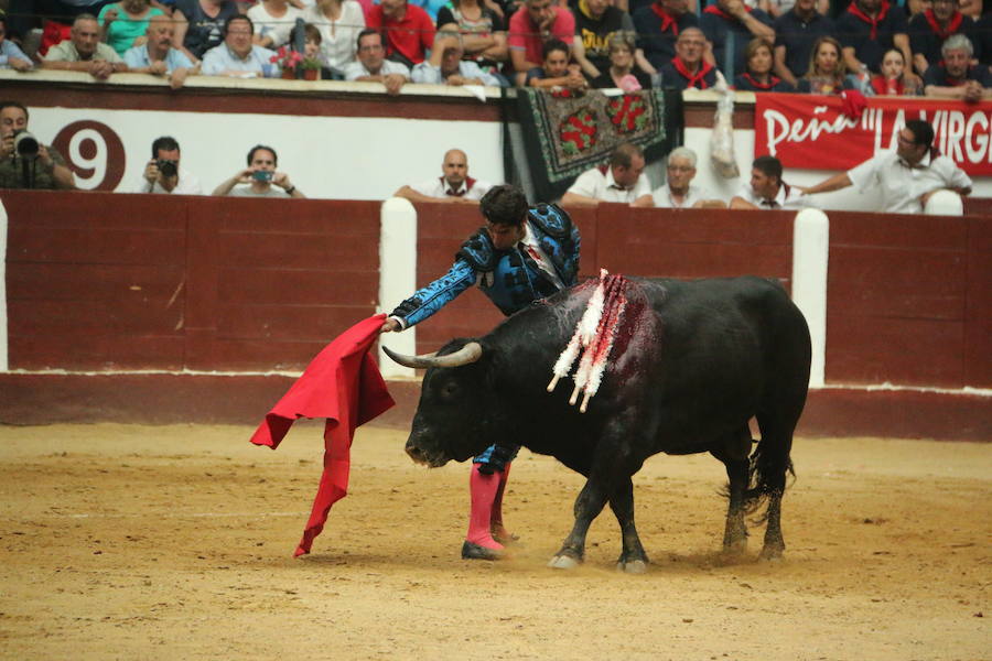 Las mejores fotos de la corrida de toros de Fiestas de San Juan y San Pedro