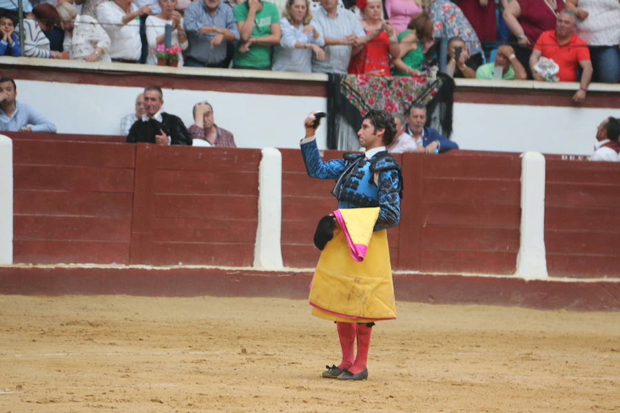 Las mejores fotos de la corrida de toros de Fiestas de San Juan y San Pedro