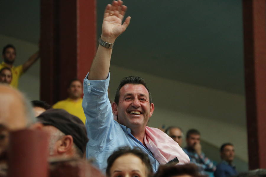 Las mejores fotos de la corrida de toros de Fiestas de San Juan y San Pedro