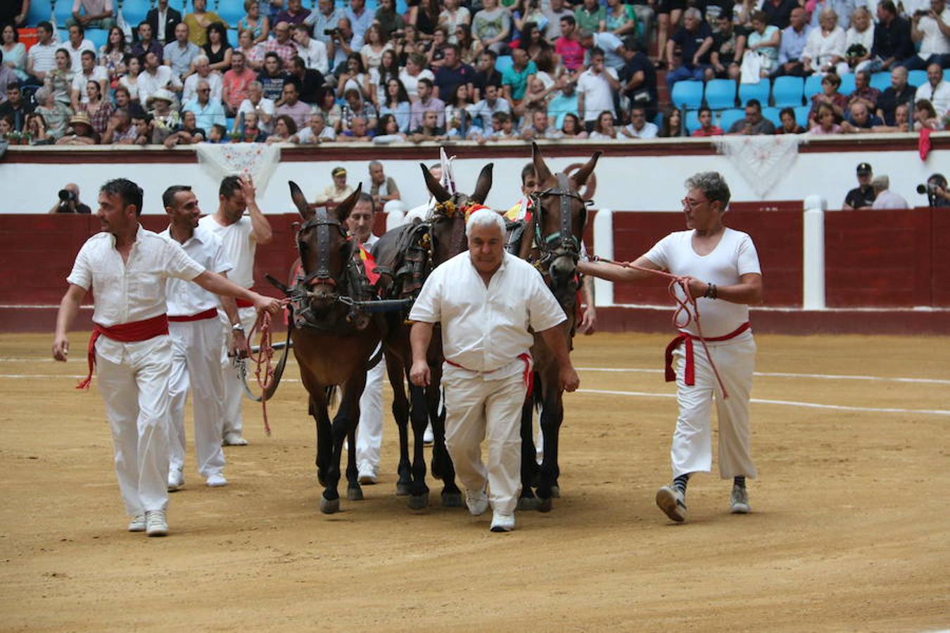 Las mejores imágenes de la corrida de toros de Fiestas de San Juan y San Pedro