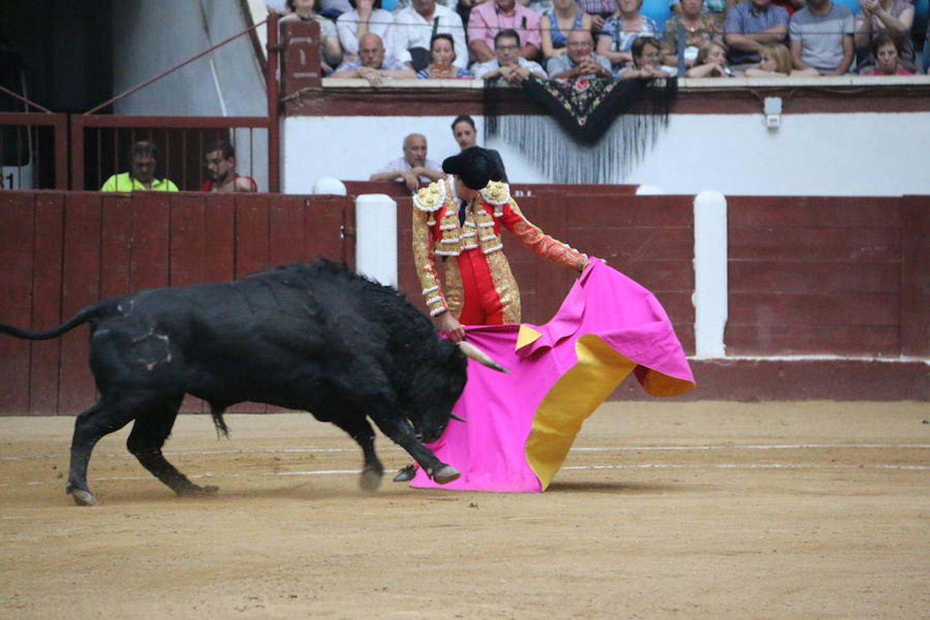 Las mejores imágenes de la corrida de toros de Fiestas de San Juan y San Pedro
