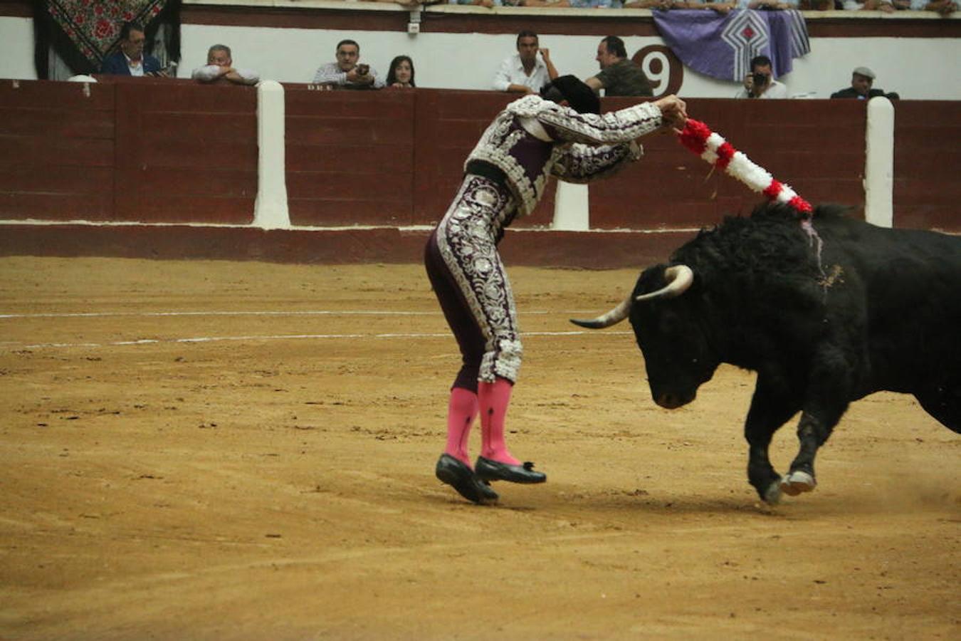 Las mejores imágenes de la corrida de toros de Fiestas de San Juan y San Pedro