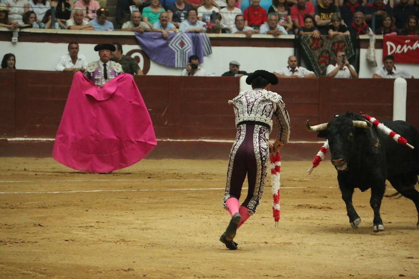 Las mejores imágenes de la corrida de toros de Fiestas de San Juan y San Pedro