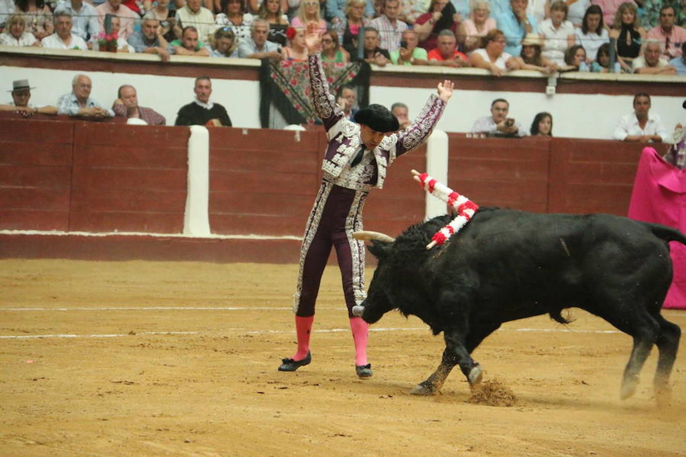 Las mejores imágenes de la corrida de toros de Fiestas de San Juan y San Pedro