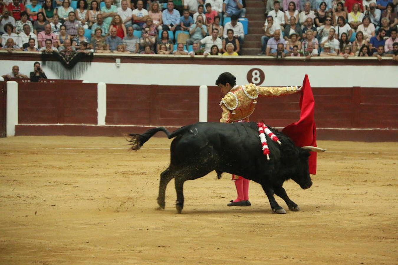 Las mejores imágenes de la corrida de toros de Fiestas de San Juan y San Pedro