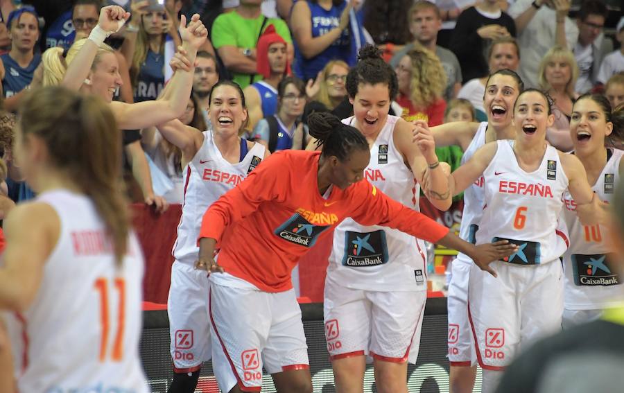 La selección española se impuso a Francia para proclamarse campeona de Europa de baloncesto en Praga.