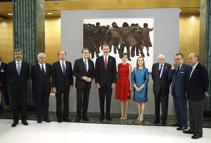 El Rey defiende en el Congreso la unidad de España y la convivencia de todos los españoles.