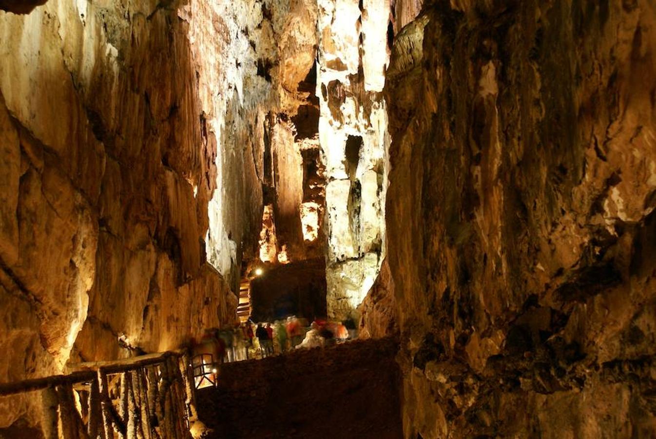 La Cueva de Valporquero, la joya leonesa