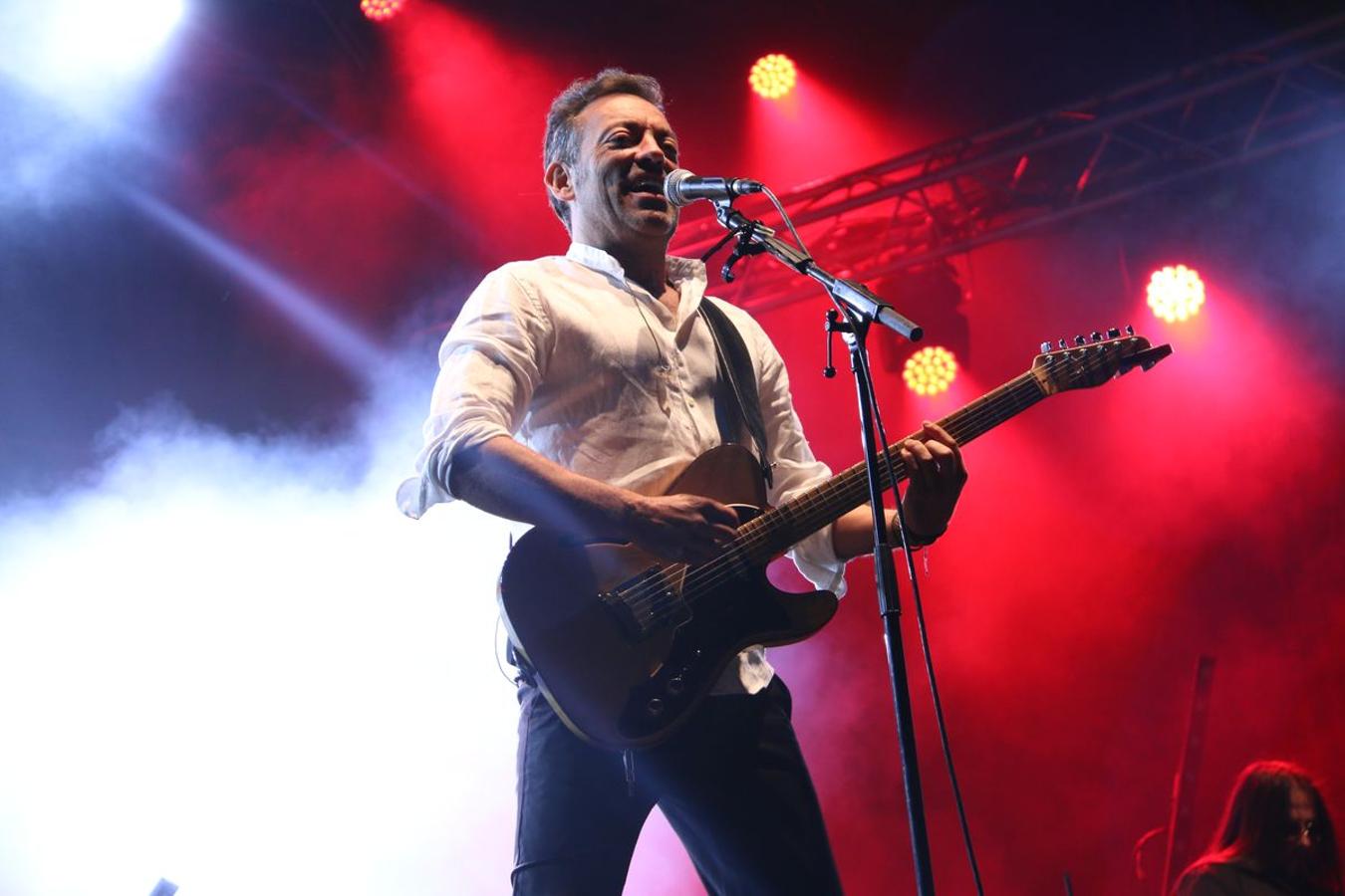 El grupo leonés vuelve a la Plaza Mayor después de 16 años con un concierto que ha hecho vibrar miles de personas.