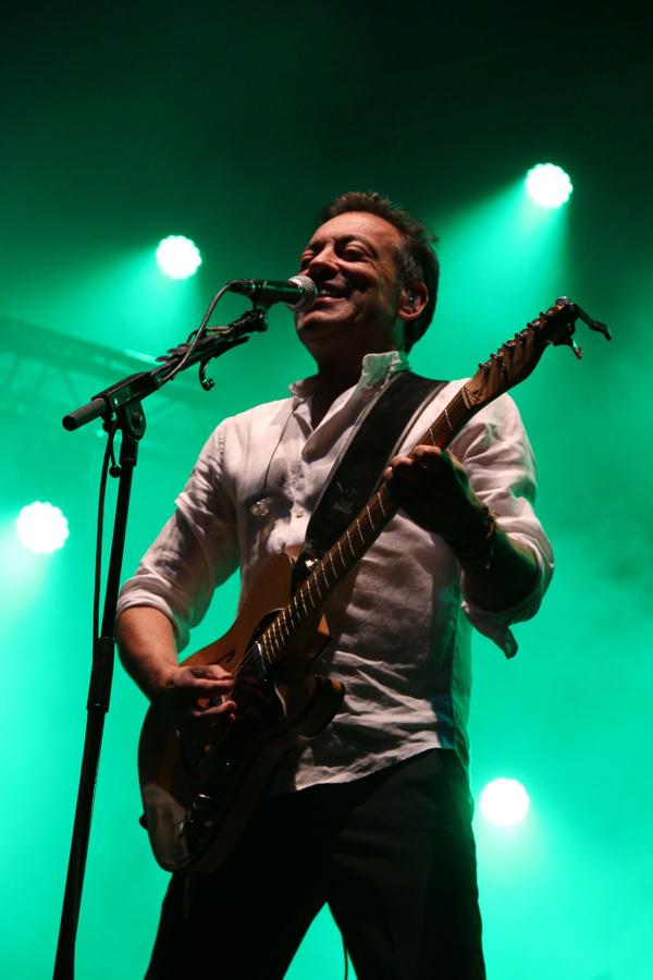 El grupo leonés vuelve a la Plaza Mayor después de 16 años con un concierto que ha hecho vibrar miles de personas.