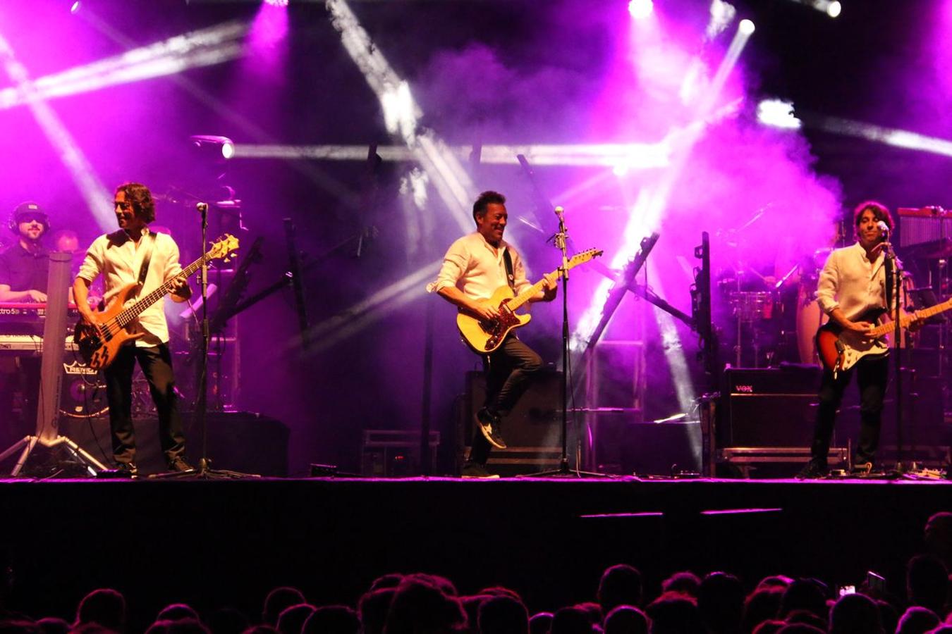 El grupo leonés vuelve a la Plaza Mayor después de 16 años con un concierto que ha hecho vibrar miles de personas.