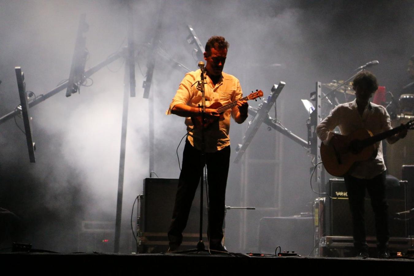 El grupo leonés vuelve a la Plaza Mayor después de 16 años con un concierto que ha hecho vibrar miles de personas.