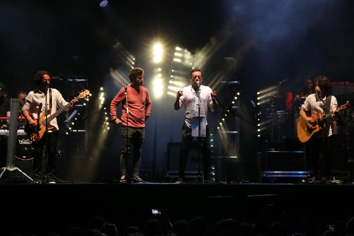 El grupo leonés vuelve a la Plaza Mayor después de 16 años con un concierto que ha hecho vibrar miles de personas.