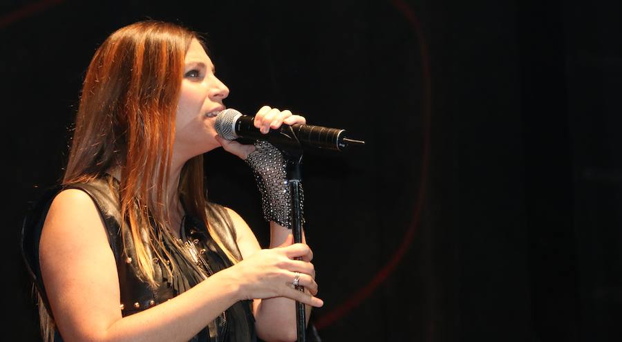 La Oreja de Van Gogh hace vibrar una abarrotada Plaza Mayor con un energético concierto con el recuerdo de las canciones de ayer y los sonidos más rompedores y cargados de optimismos de su último disco