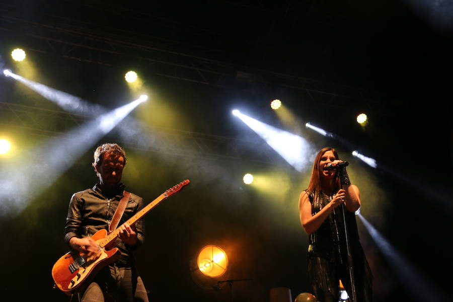 La Oreja de Van Gogh hace vibrar una abarrotada Plaza Mayor con un energético concierto con el recuerdo de las canciones de ayer y los sonidos más rompedores y cargados de optimismos de su último disco