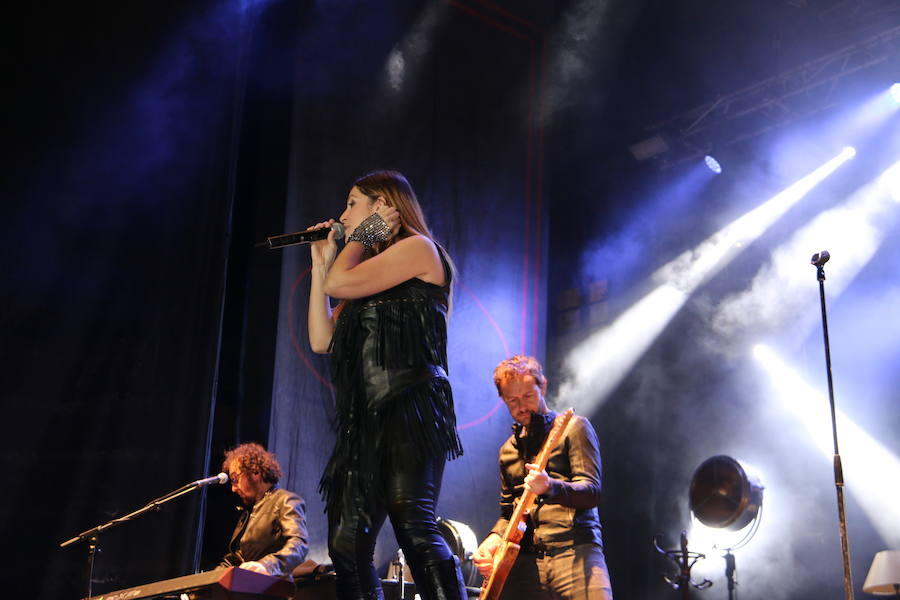 La Oreja de Van Gogh hace vibrar una abarrotada Plaza Mayor con un energético concierto con el recuerdo de las canciones de ayer y los sonidos más rompedores y cargados de optimismos de su último disco