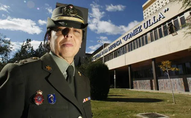 María Victoria González Gutiérrez, primera de la promoción de enfermeras en 1988. 