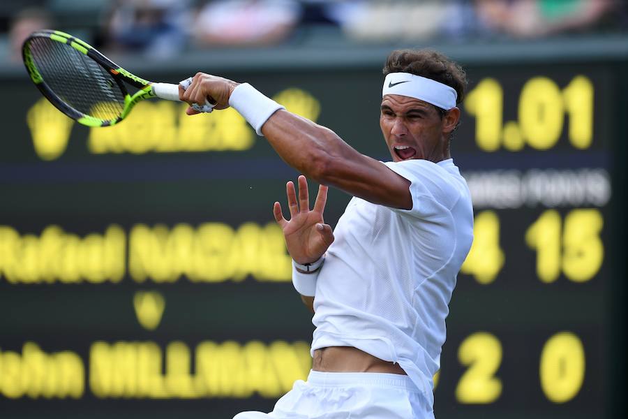 Rafa Nadal ha debutado en Wimbledon con una victoria sobre el tenista australiano por 6-1, 6-3 y 6-2.