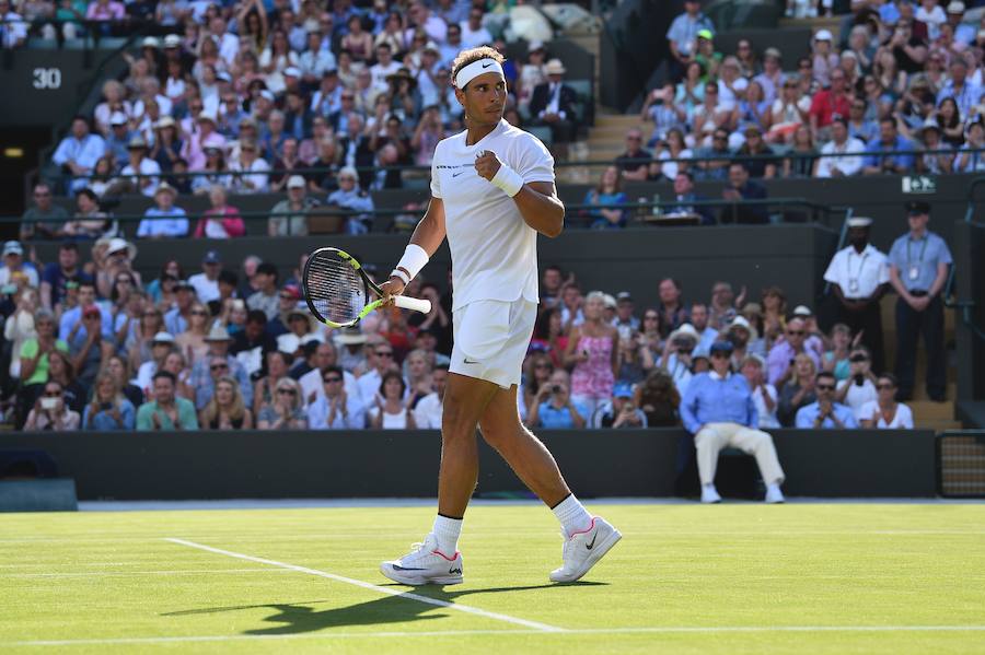 Rafa Nadal ha debutado en Wimbledon con una victoria sobre el tenista australiano por 6-1, 6-3 y 6-2.