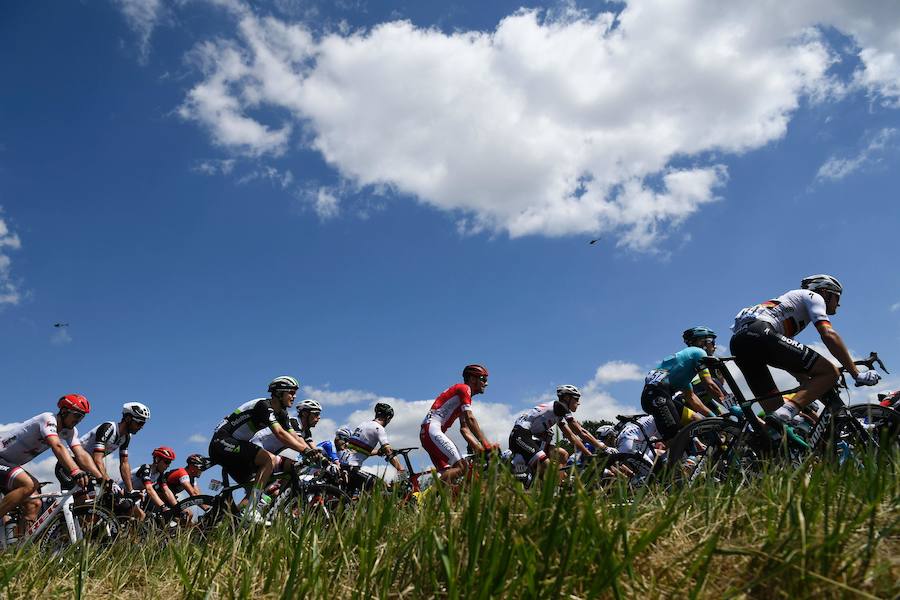 Arnaud Démare se llevó el triunfo en un sprint marcado por el codazo de Sagan a Cavendish y su posterior expulsión del Tour de Francia.