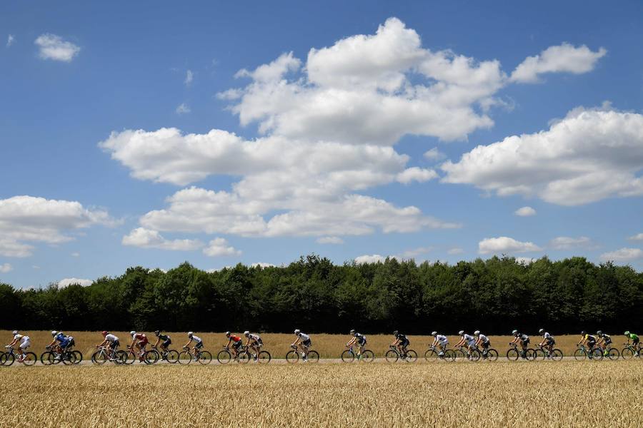 Arnaud Démare se llevó el triunfo en un sprint marcado por el codazo de Sagan a Cavendish y su posterior expulsión del Tour de Francia.