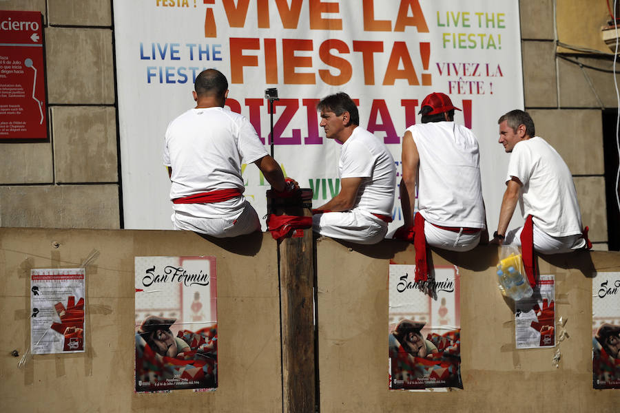 El Ayuntamiento ha colocado una ikurriña en uno de los mástiles de las banderas oficiales.