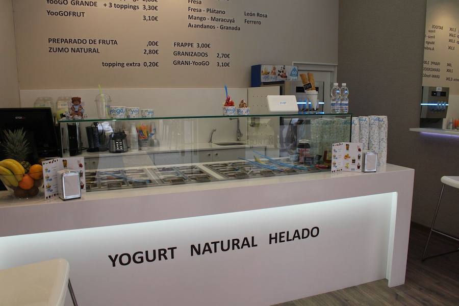 Saludable, refrescante y natural, sobre todo, natural. Y de León. Así es YooGO, la yogurtería de la Calle Ancha, 15 que enamora desde hace cinco años a leoneses y visitantes