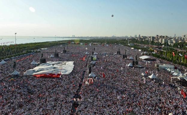 Concentración de la oposición a Erdogan en Estambul.