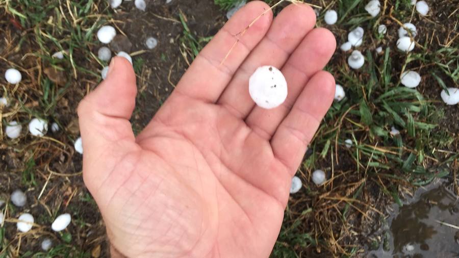 Una tormenta causa estragos en la localidad de Poladura del Bernesga