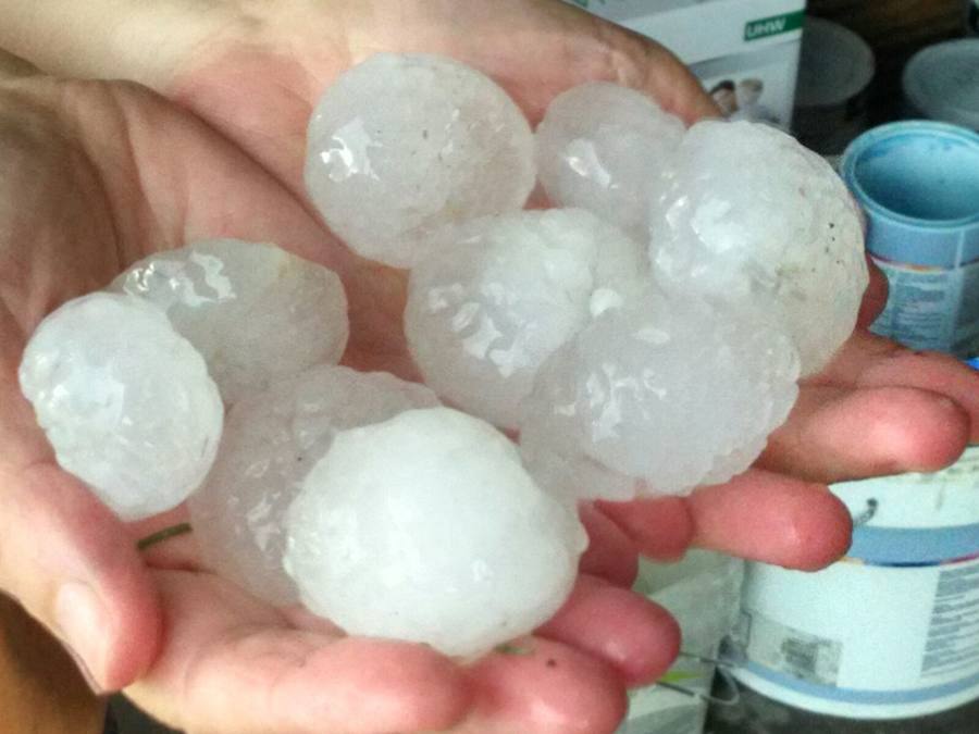 Una tormenta causa estragos en la localidad de Poladura del Bernesga