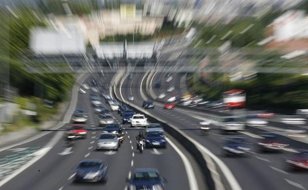 Vista del tráfico en una autovía. 