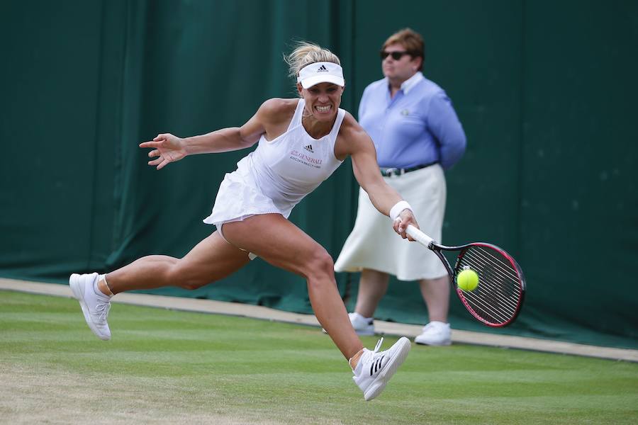 La española Garbiñe Muguruza consiguió alzanzar los cuartos de final de Wimbledon al vencer por 6-4, 4-6 y 4-6 a la alemana Angelique Kerber.